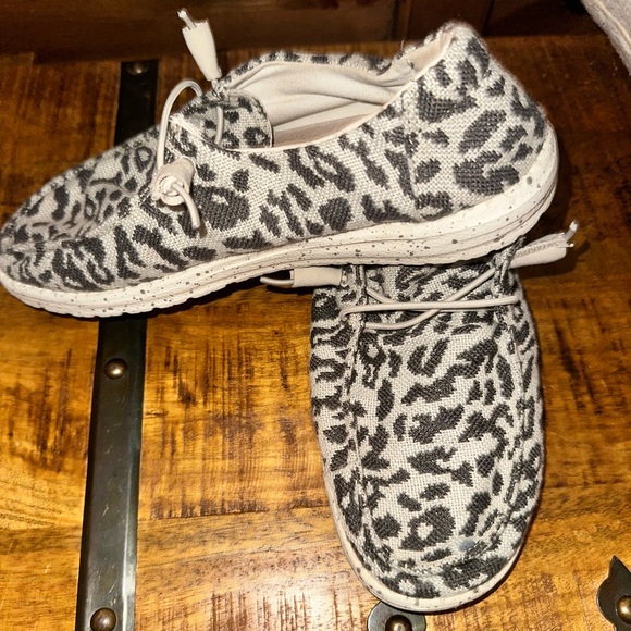 Hey Dude Cheetah Print Sz 8 - Picture 2 of 2